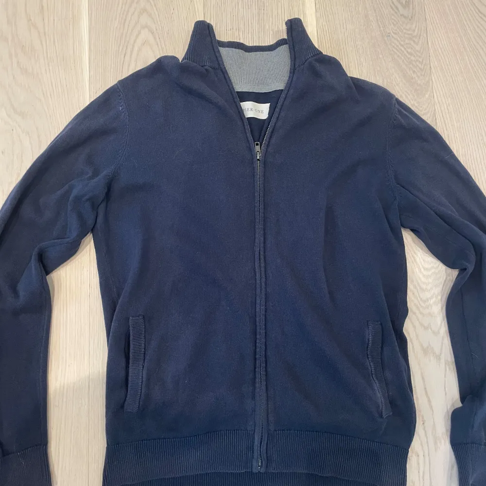 Tjena!  Säljer nu min Pier One half zip i storlek S. Köpt för 549 säljer nu för endast 179kr . Tröjor & Koftor.