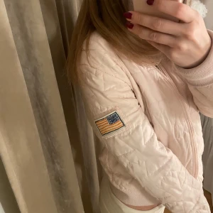 Höstjacka - Jättesöt jacka perfekt nu till hösten  🍂💞Använd runt 2-3 gånger, jättebra skick!