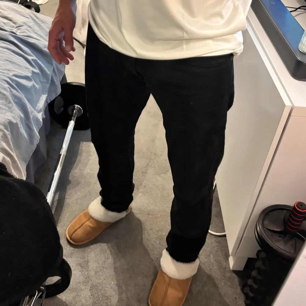 Säljer ett par straight leg Ralph Lauren jeans i färgen svart. Storlek W31 L32 Pris kan diskuteras! . Jeans & Byxor.