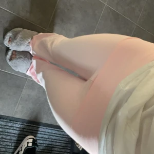 Rosa yoga byxor - Vet inte vart jag beställde dom ifrån med de är i storlek S och jag är 170 cm lång 