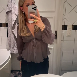 Zara blus  - Fin blus från Zara. Fint skick använd 1 gång😚💓