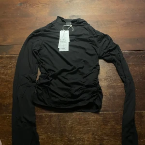 Topp - Topp från Gina tricot. Den är helt oanvänd och jättefin. Men det är inte min stil längre.