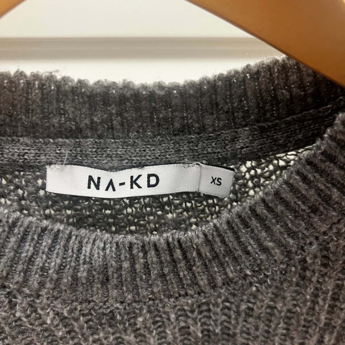 Grå stickad tröja från NA-KD 