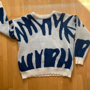 Stickad tröja  - Fin stickad tröja i bra kondition 