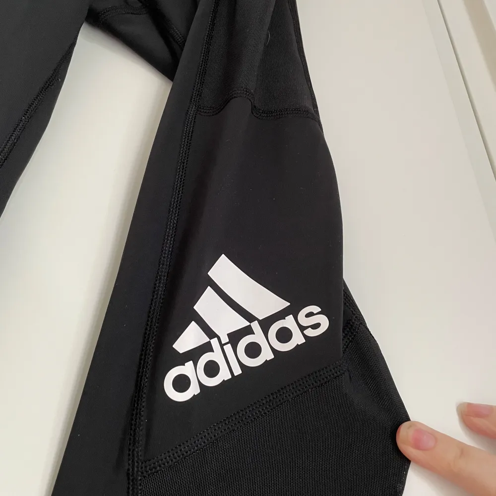 Träningstights i storlek XS, använda fåtal gånger så i gott skick, nypris 349kr. Sportswear.