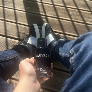 Dior sauvage parfym - Tjena. Nu säljer jag denna dior mitt lägsta är 400. sauvage parfym till ett bra pris. Kan diskutera om priset. 100ml runt 60/70 kvar. Väldigt bra att ha till hösten🍁💯. Hoppas ni köper🙌🏻