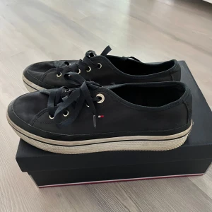 Tommy hilfiger skor - Snygga skor från Tommy hilfiger, storlek 41. 
