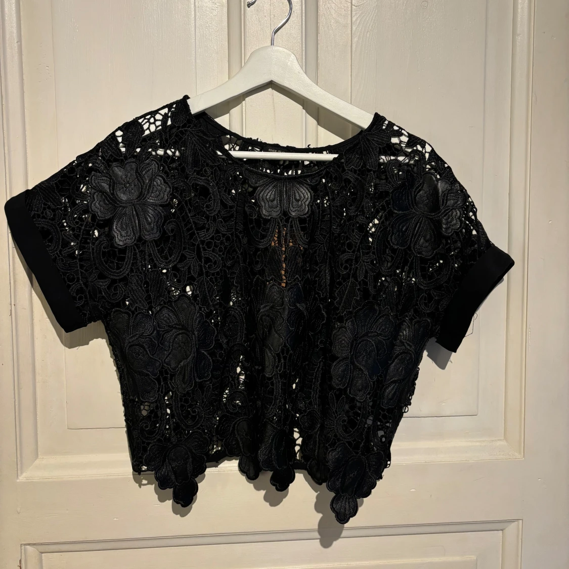 Spetströja med detaljer