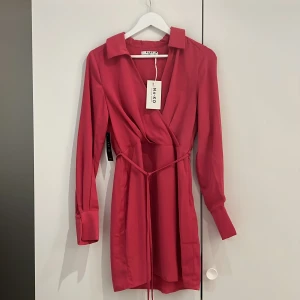 Klänning  - Klänning från NA-KD oanvänd. stl M 