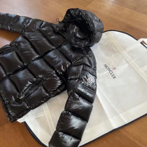 Moncler maya - Moncler maya i nyskick, perfekt till vintern! Hör av er för fler frågor