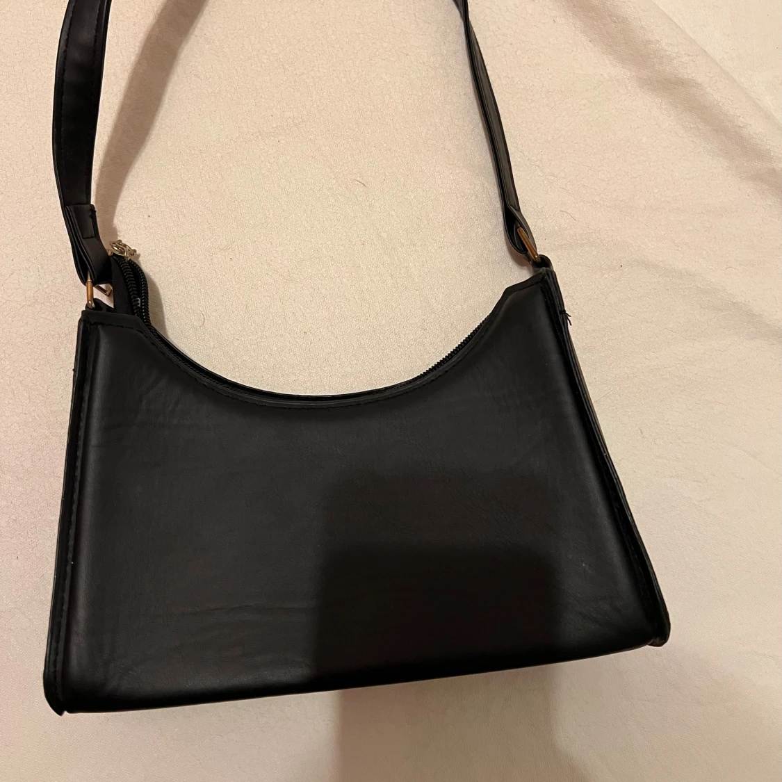 Svart axelväska i skinn