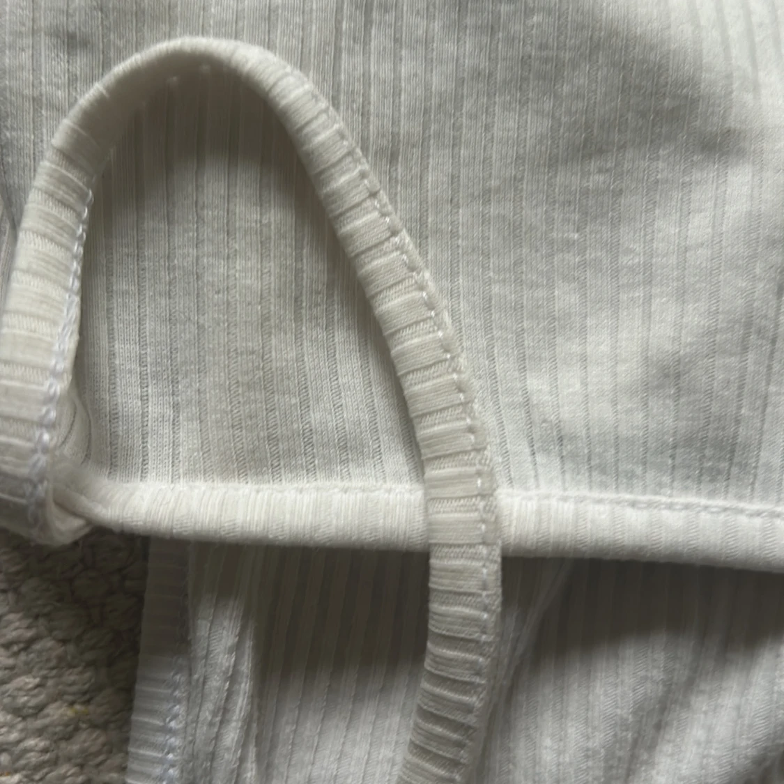 Vit ribbad linnetopp från FB Sister - 92