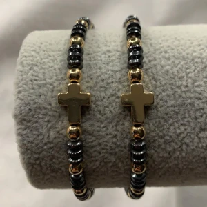 Cross armband i guld - Ops Priset gäller för ett armband ❤️