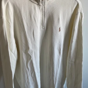 Ralph lauren tröja - Half zip som inte kommer till användning. Storlek L PM och du har fler frågor  Billigare vid snabb affär 