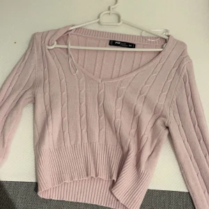 Rosa tröja  - En rosa tröja som är lite cropad. Är knappt använd. 