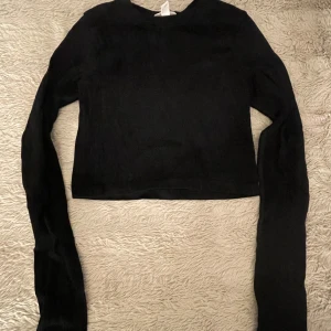 Träningströja  - Säljer denna  ribbade, tajta träningströjan från HM i storlek S!💕