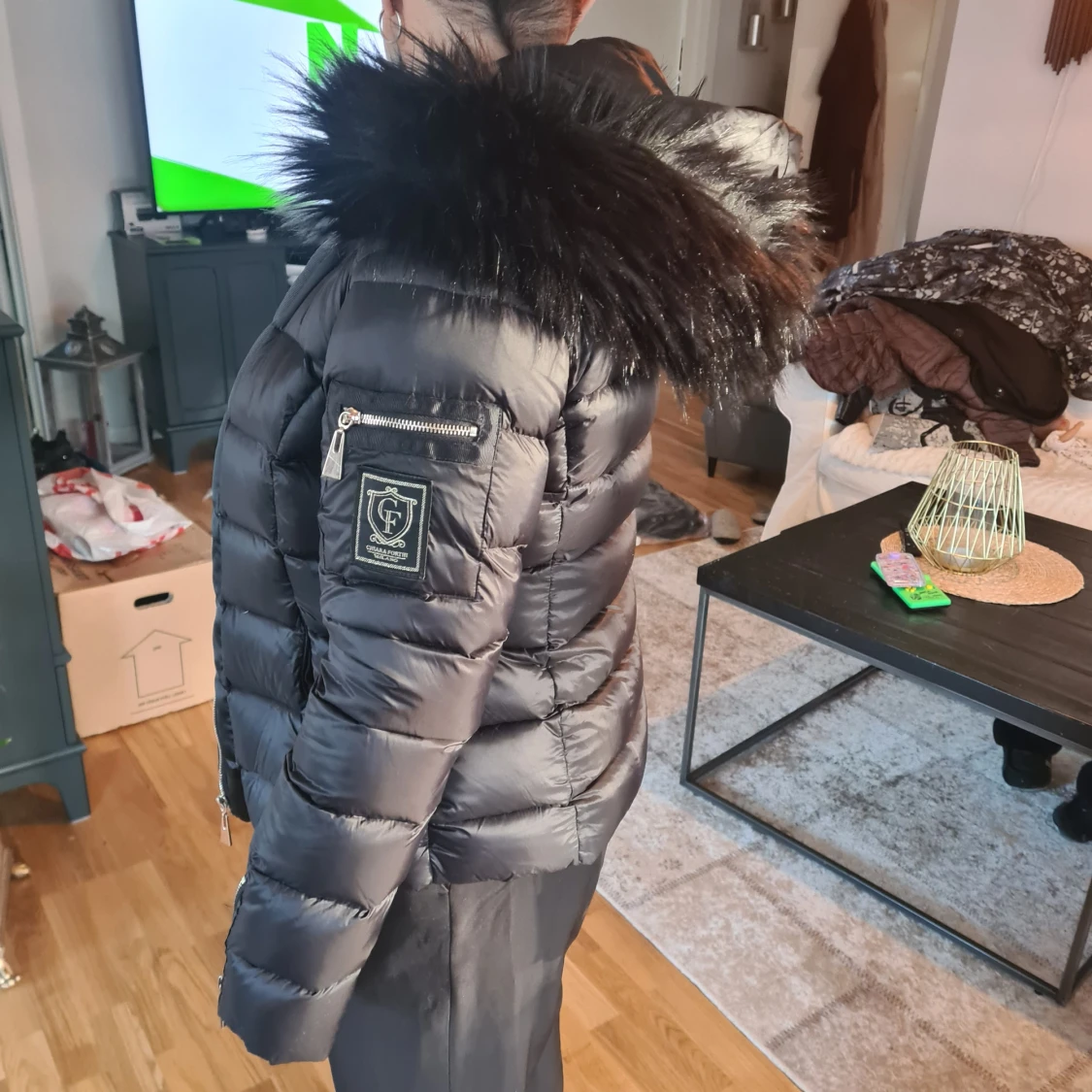 Svart dunjacka med päls Chiara Forti - 91