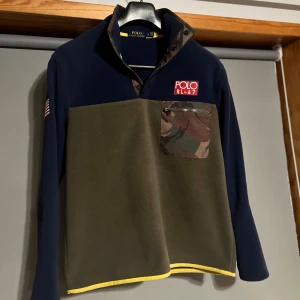 Ralph Lauren - Ruskigt fet Ralph lauren tröja. Väldigt sällsynt. Passar som storlek S, inte använd mcylet alls. 