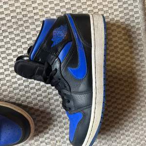 Nike Jordan 1, Storlek 41. Säljer då jag ej använder dem! Har ej box Använt ett tag men fortfarande bra skick.