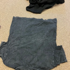 Gina tricot tröja⭐️ - Fint skick, använt få gånger ser skrynklig ut men det är så den ska se ut❤️