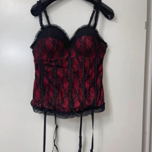 Korsett  - Inga fel som helst riktigt snygg korsett passar till halloween eller om man vill se riktigt snygg ut 