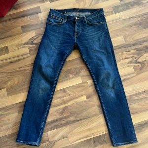 Grim Tim Indigo Myth Nudie Jeans - Tjena igen! Nu säljer jag även dessa riktigt schyssta Nudie Jeans då jag tycker att dem är för små, pris kan diskuteras vid snabb affär.