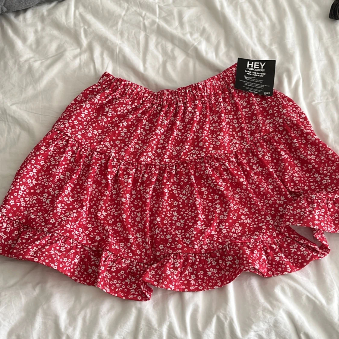 Röd blommig kjol från NLY Trend - 91