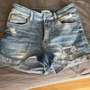 Säljer dessa shorts från hm pågrund av att dom är för stora ❤️