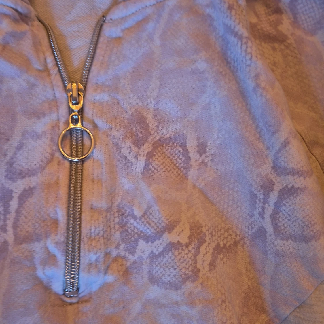 Grå och svart hoodie med dragkedja - 90