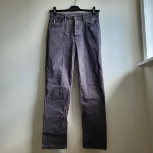Jeans - Grå jeans från Odd Molly. Jag har sytt upp dem själv, se bild 3.