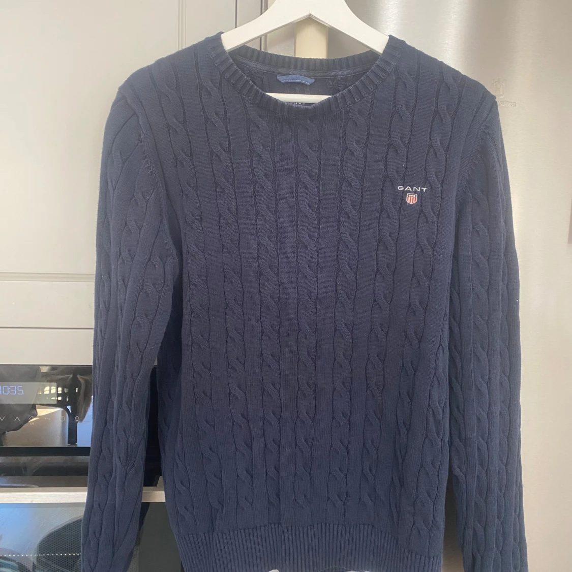 Mörkblå stickad tröja från GANT