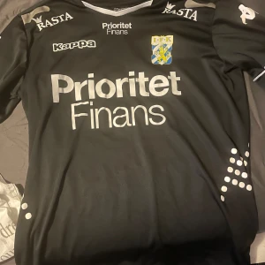 Fotbolls tröja  - Väldigt klassisk tröja där den är väldigt bra skick 