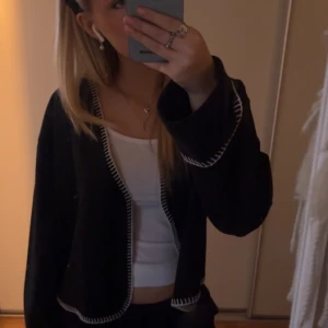 Fin kofta  - Kofta/tunn jacka från Gina tricot, väldigt bra skick