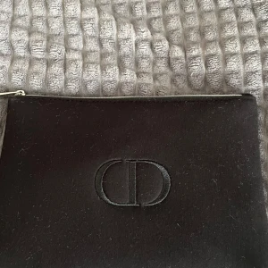 Dior necessär  - Vanlig dior necessär  Oanvänd 