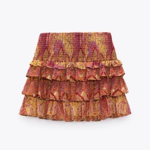 Mönstrad kjol  - Så fin kjol från zara som inte kommer till användning längre