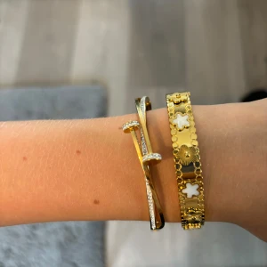 Armband - Jättefint armband  Inte använt någon gång. 