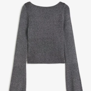 Top - Svart, glittrigt, rygglös och långärmad tröja. Toppen är från H&M och är ej använt utan är helt nytt. 