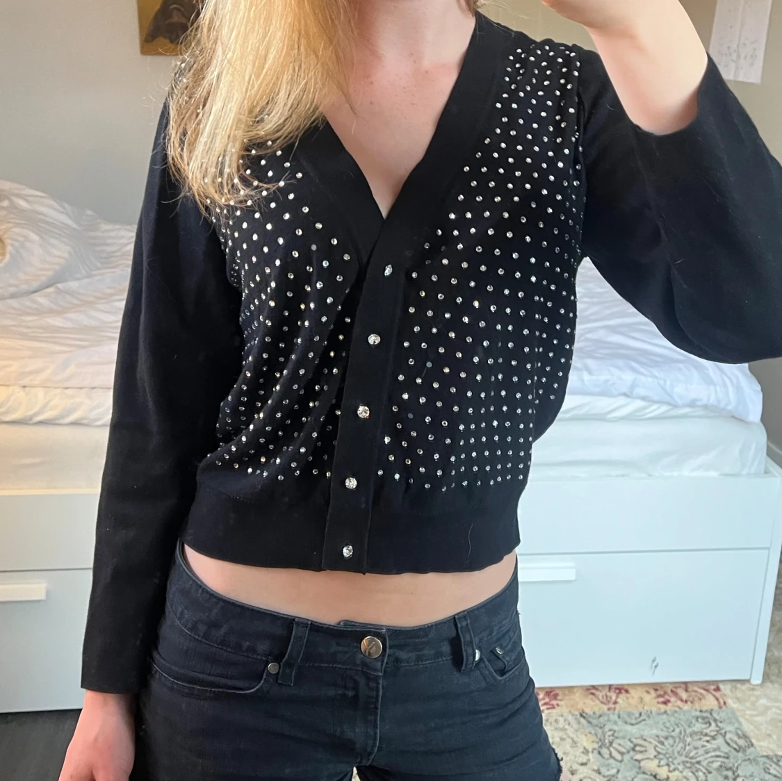 Svart croppad kofta med pärlor - 90