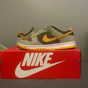 Nike Dunk Low  - 8/10 cond, 2021 versionen med bättre kvalité Låda tillkommer Meddela om fler bilder behövs eller innan köp. Förhandlingsbart pris