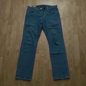 Levis 501 W32 L32 - Säljer ett par Levis 501 för de inte passar mig längre. De är väldigt bra skick. Pris kan diskuteras 