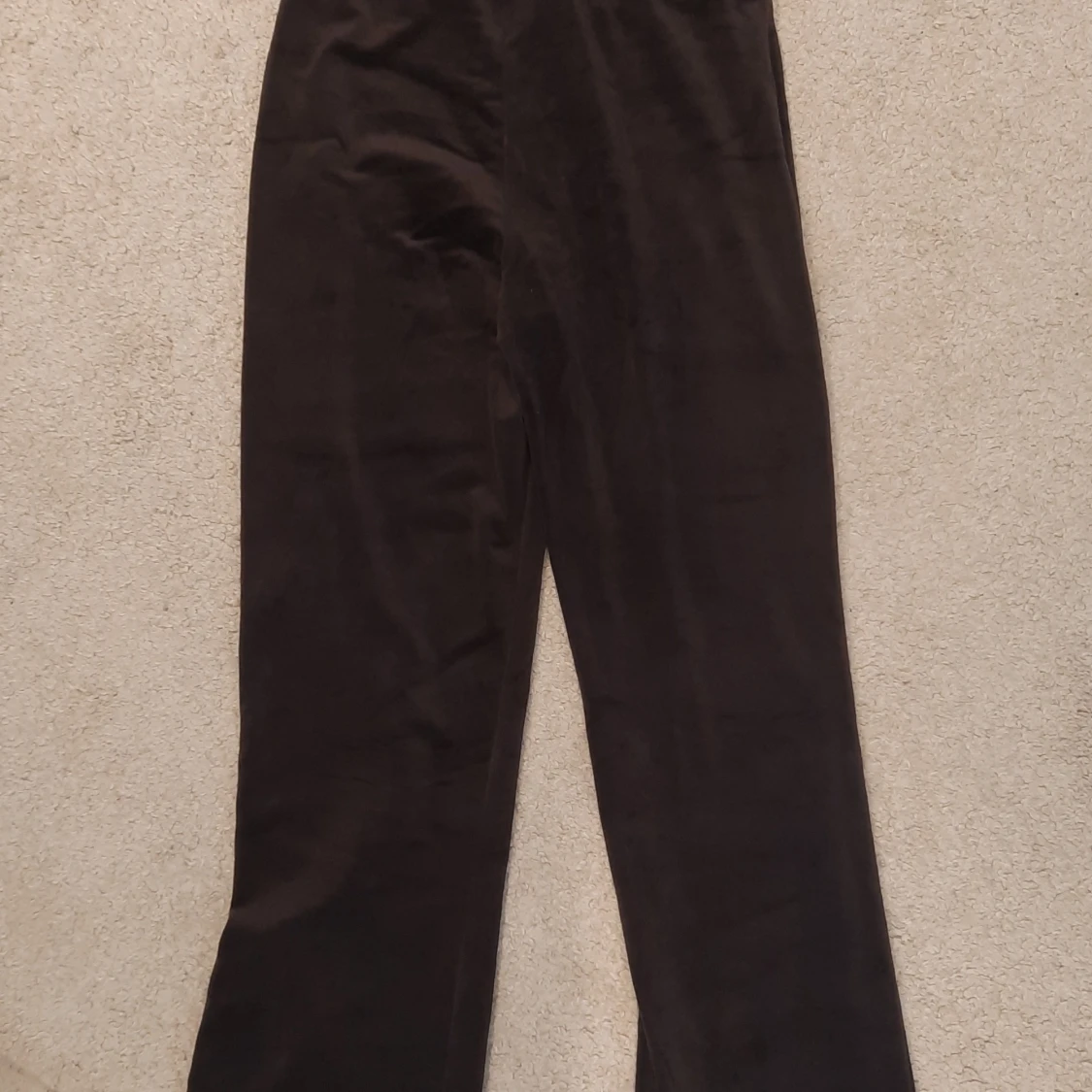 Bruna mjukisbyxor i velour - 90