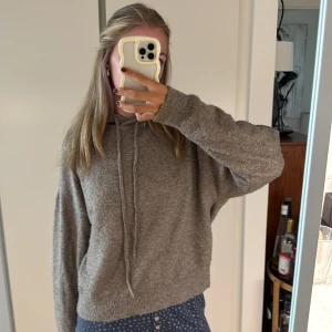 Stickad hoodie - Söt stickad hoodie från lindex! Liite nopprig men inget man tänker på💗