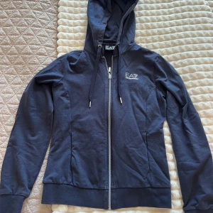 Armani kofta storlek xxs - Armani kofta storlek xxs blå färg 