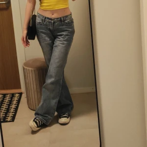 Låg midjade jeans  - Säljer mina snygga låg midjade jeans från brandy Melville 