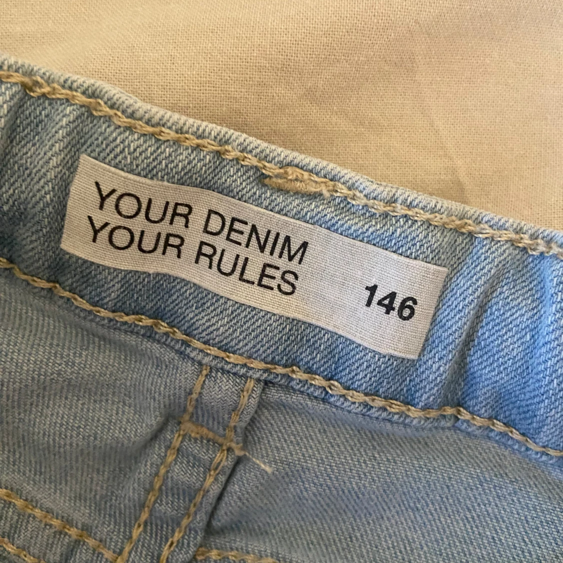 Ljus blåa kortbyxor 