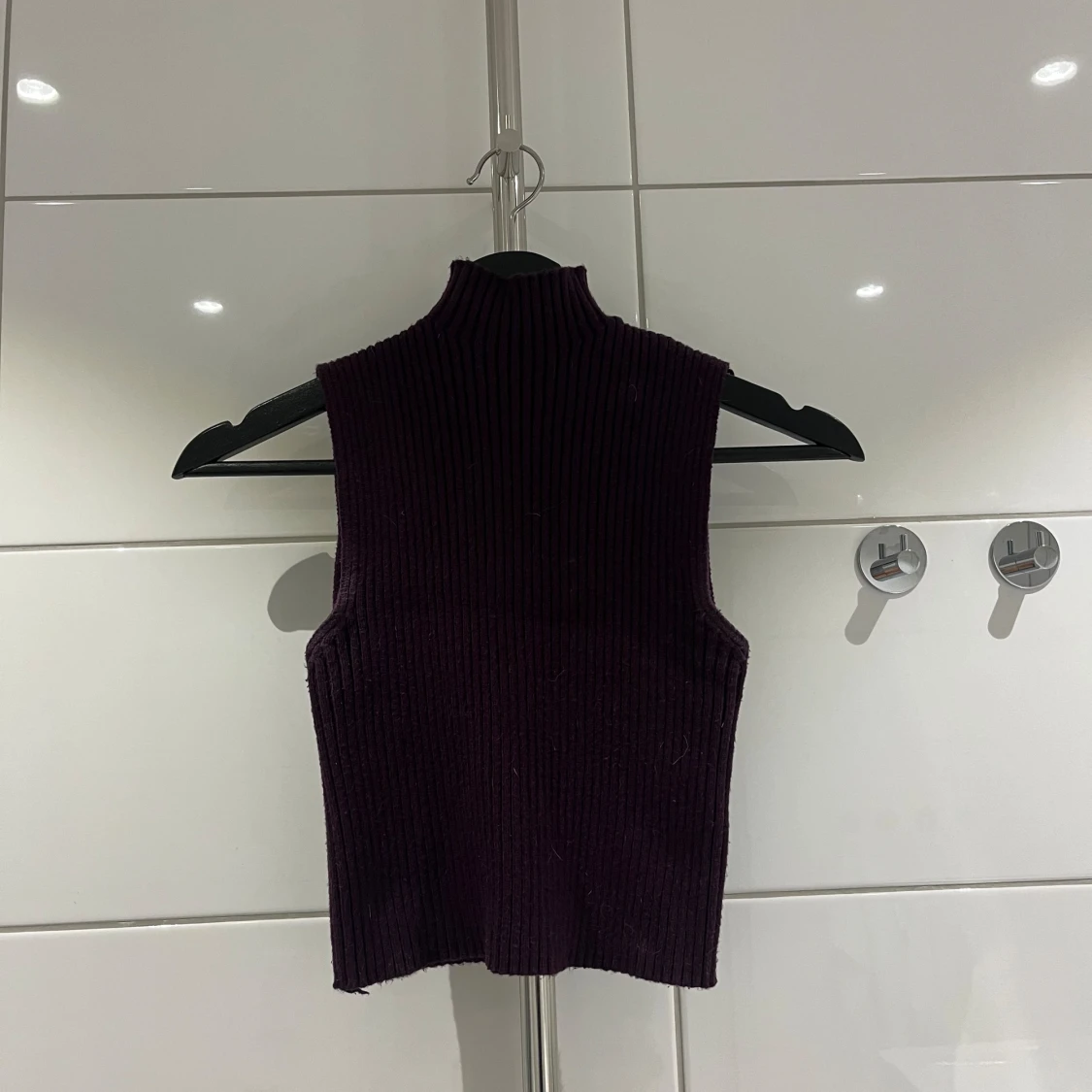 Stickad linne med lite krage