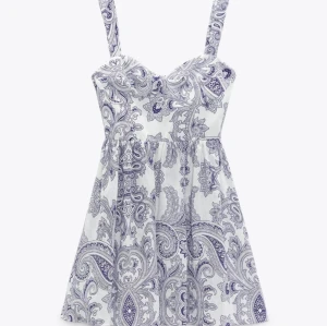 Zara klänning  - Jätte fin zara klänning som aldrig andvänts💕