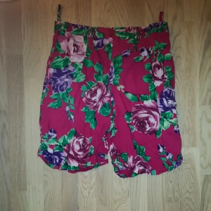 Blommiga byxor - Bra skick