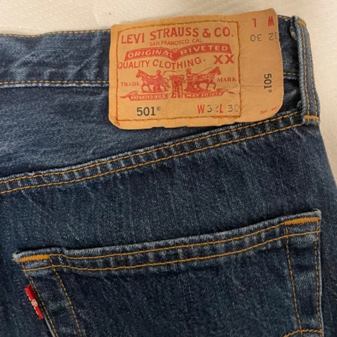 Levi's 501 jeans i mörkblå denim - 90