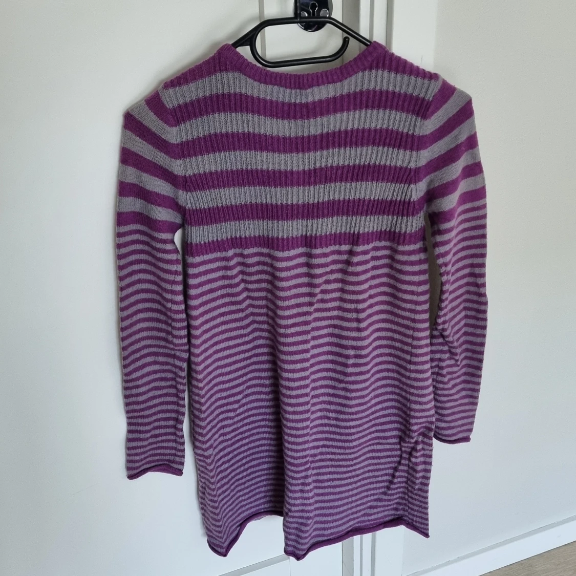 Stickad långärmad klänning - 90